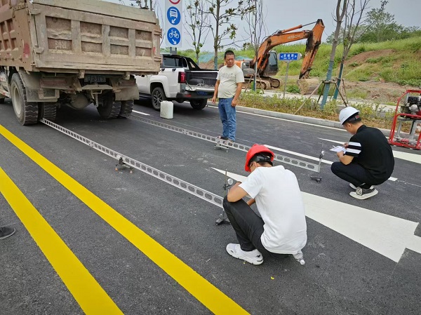 圖片“秋老虎”來襲，室外工程檢測不停歇.jpg