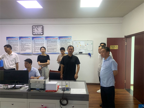 9月14日，副縣長(zhǎng)徐涌駟赴公交公司開展中秋、國(guó)慶節(jié)前安全生產(chǎn)檢查指導(dǎo)，集團(tuán)葉總、交運(yùn)局馮局、運(yùn)管服務(wù)中心胡主任陪同1。.jpg