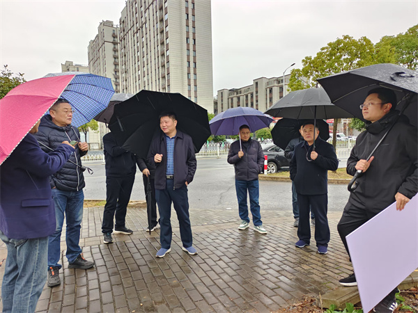 12月11日，洪董陪同詹凱縣長一行調(diào)研張家山安置區(qū)地塊.jpg