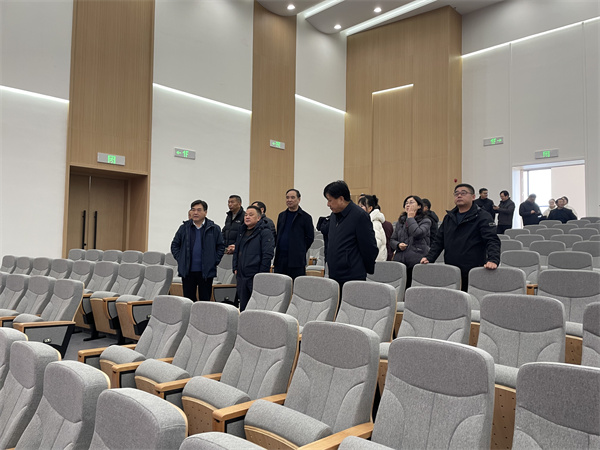1月4日，洪董陪同吳志平書記檢查行知研學基地會務準備情況。.jpg