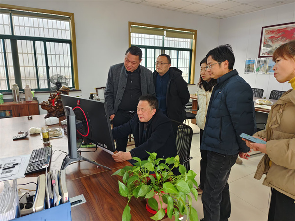 1月21日，洪董率隊(duì)赴浙江諸暨市共創(chuàng)游樂(lè)沒(méi)施工程有限公司考察調(diào)研。.jpg