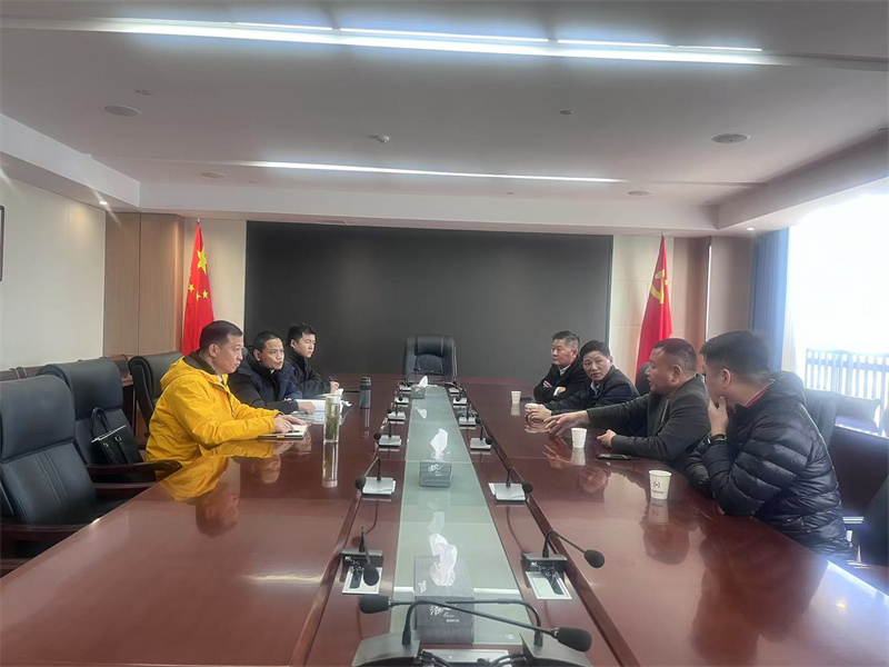 3月6日，浙江寧波徽州商會(huì)、寧波豐潤協(xié)成公司董事長方利年一行赴集團(tuán)考察調(diào)研，潘總、望豐公司陪同調(diào)研座談。.jpg