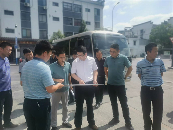 9月2日，王縣長(zhǎng)，吳書記查看新安路跨鐵路，富豐新城商務(wù)中心及大數(shù)據(jù)中心項(xiàng)目進(jìn)展情況1.jpg