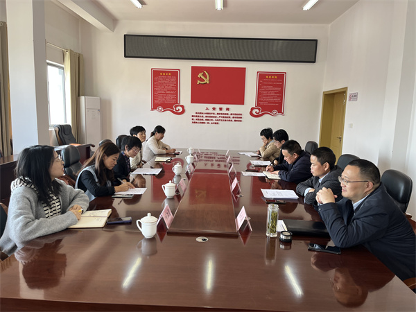 11月7日，縣組織部常務副部長邵靈花，縣紀委副書記吳嵐送集團黨務委員、紀委書記江黎君，集團財務總監(jiān)葉江圓到集團任職，集團班子成員參加。.jpg