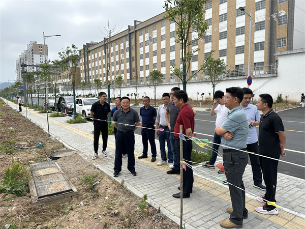 6月1日，詹縣帶隊(duì)調(diào)研揚(yáng)之學(xué)校事宜，洪董，張總陪同。.jpg