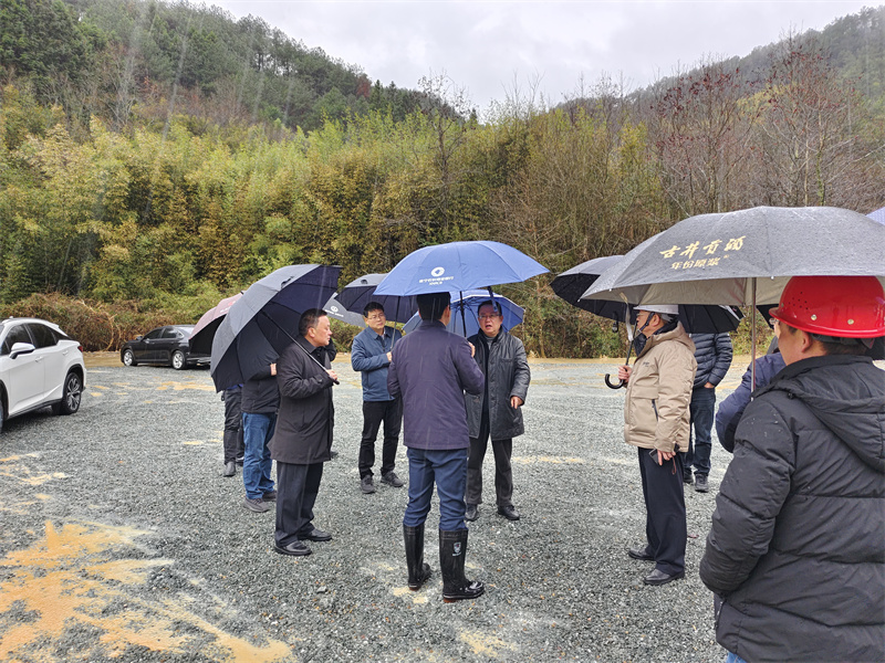 2月21日，汪凱書記一行調(diào)研防洪項目開工儀式現(xiàn)場，洪董、張總陪同調(diào)研.jpg